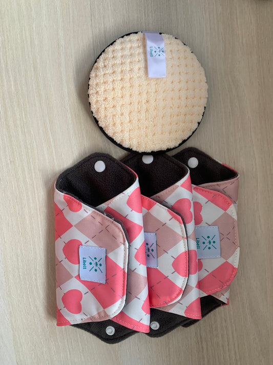 Premier pas hygiène féminine - 3 Serviettes hygiéniques lavables + 1 Coton lavable